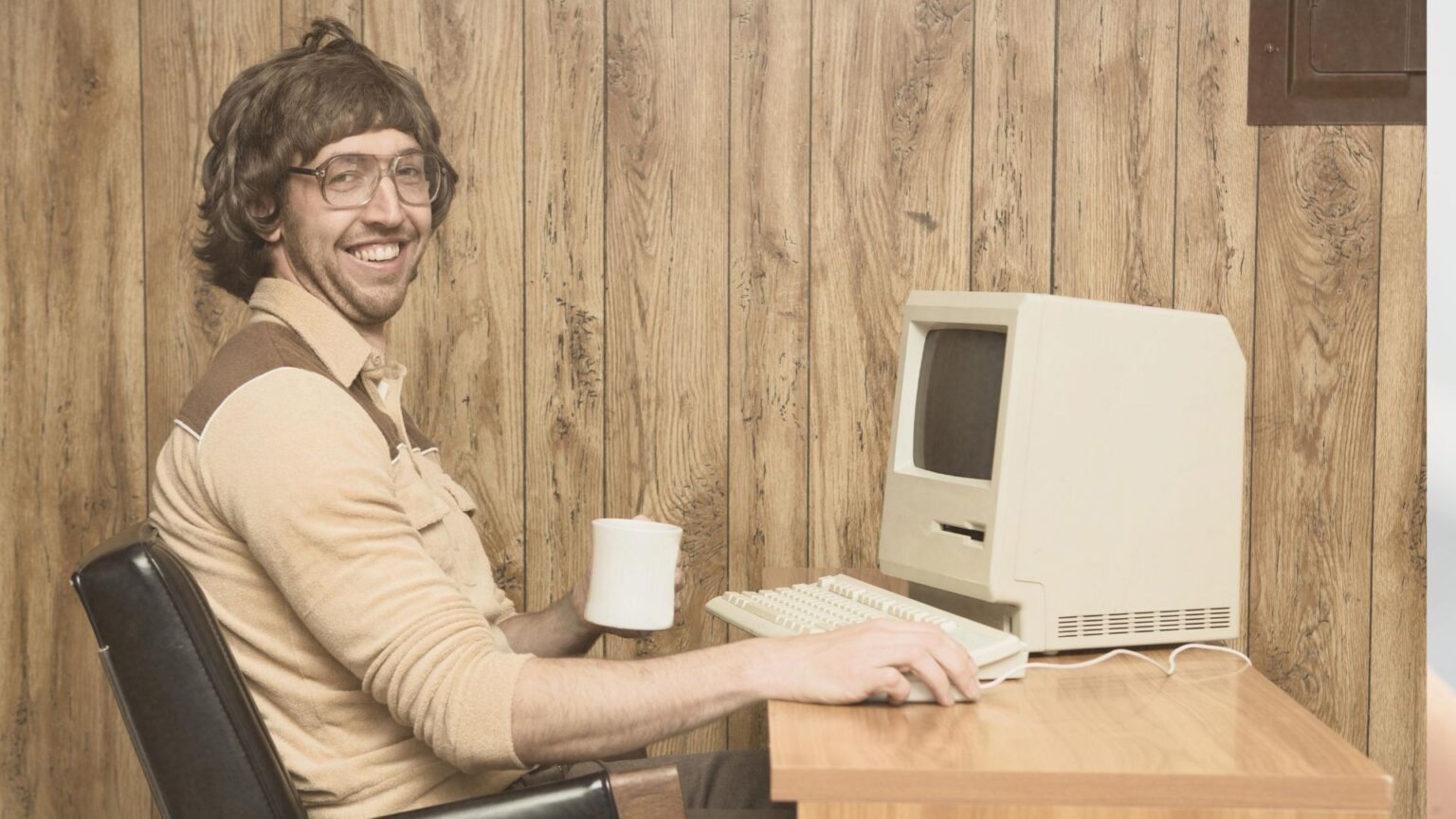 vintage nörtti vanhan macin kanssa